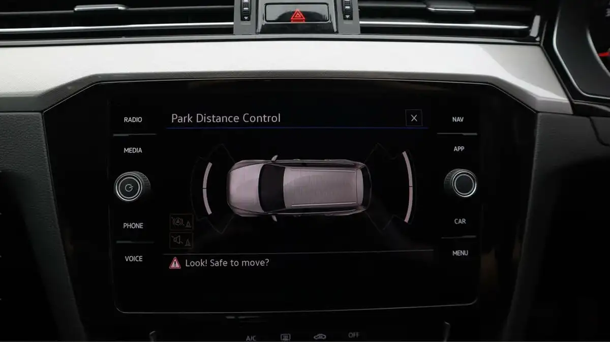 2022-volkswagen-passat-20tdi-se-nav-150ps-estate-5d-big-23