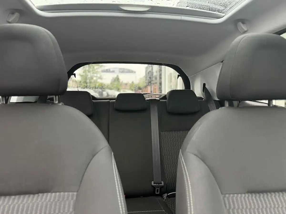 2015-peugeot-208-12-style-puretech-5d-big-16