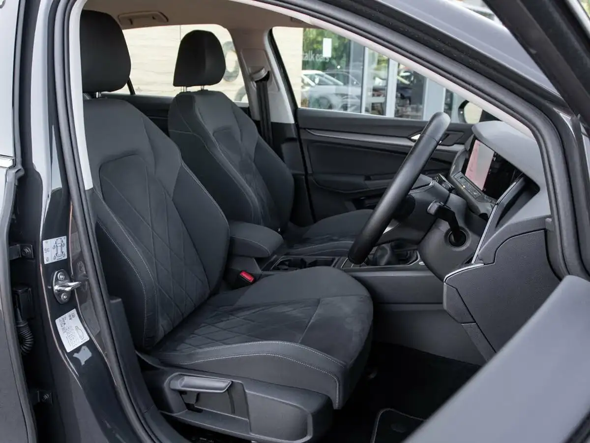 2020-volkswagen-golf-15-tsi-style-150ps-hatchback-big-29