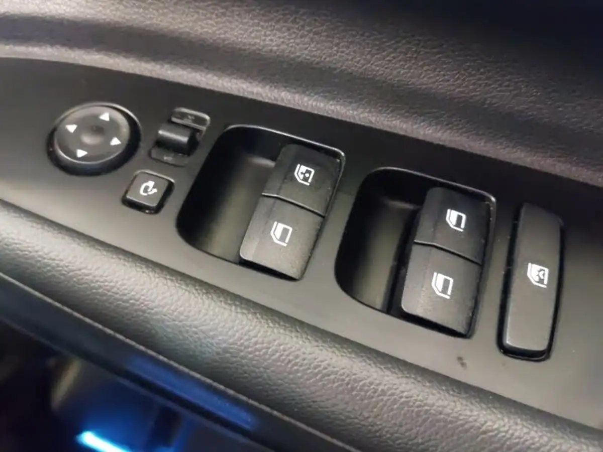 2022-hyundai-bayon-10-t-gdi-premium-120ps-big-15