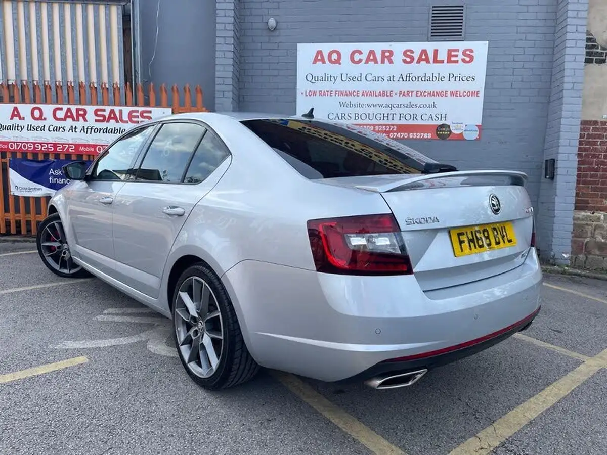 2019-skoda-octavia-20-tsi-vrs-hatchback-dsg-big-4