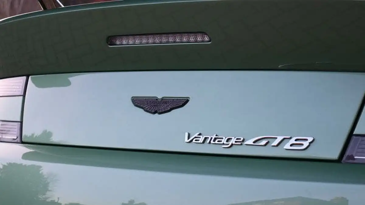 2017-aston-martin-vantage-47-gt8-sportshift-ii-big-7