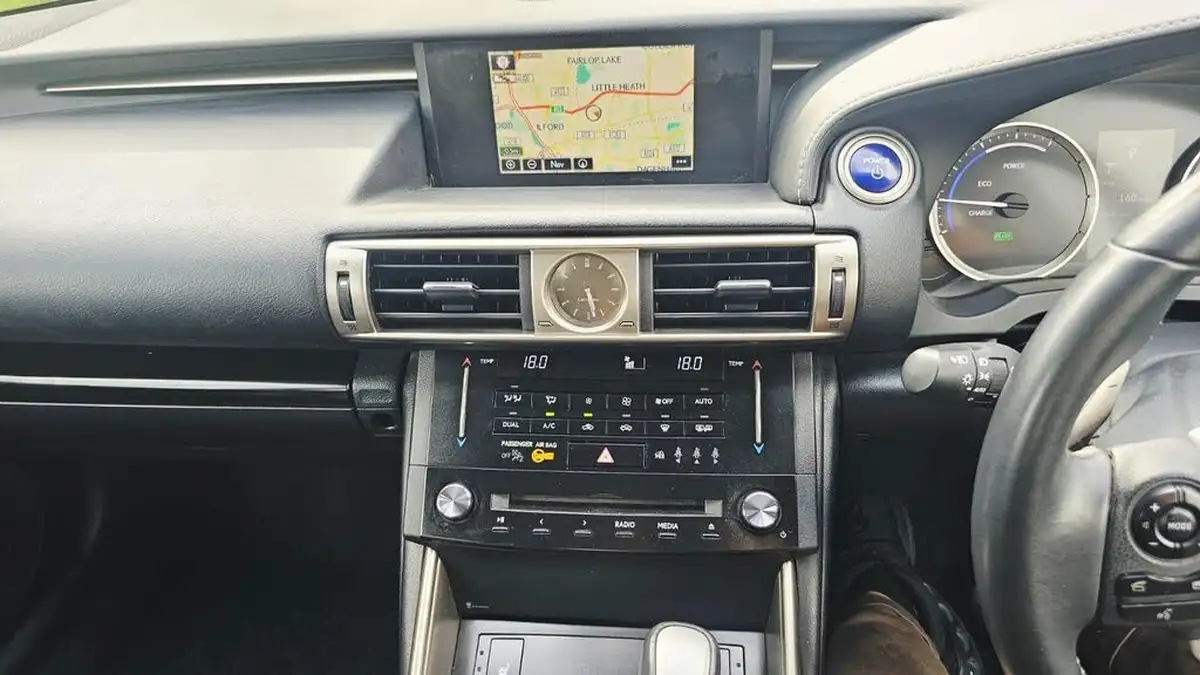 2014-lexus-is-300h-25-executive-edition-big-15