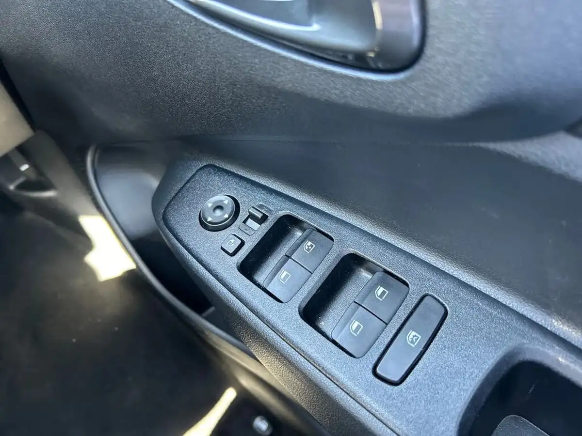 2024-hyundai-i10-10-premium-63ps-auto-big-17