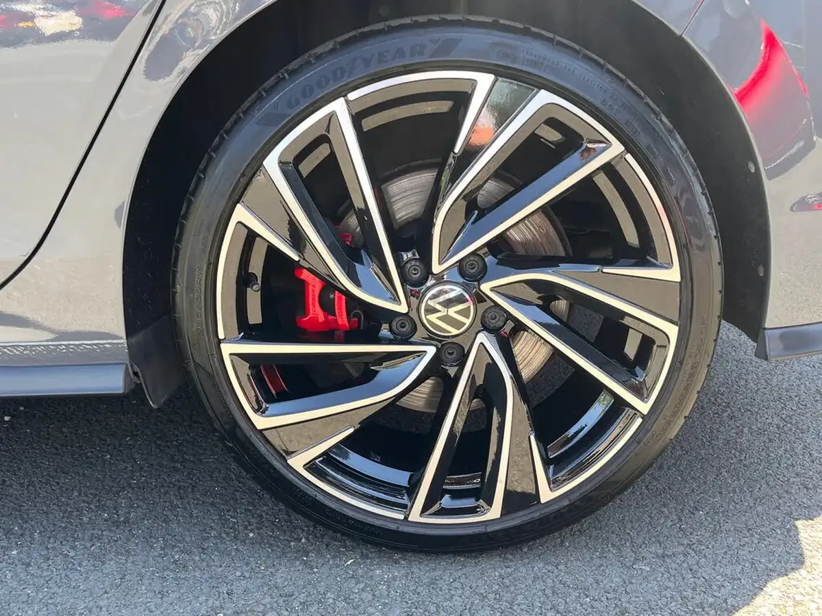 2021-volkswagen-golf-20-tsi-gti-big-6