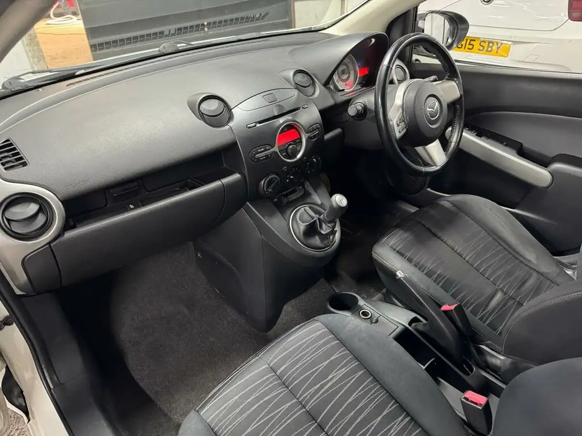 2009-mazda-mazda2-13-ts2-5d-big-16