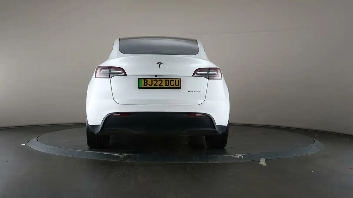 2022-tesla-model-y-e-long-range-big-33