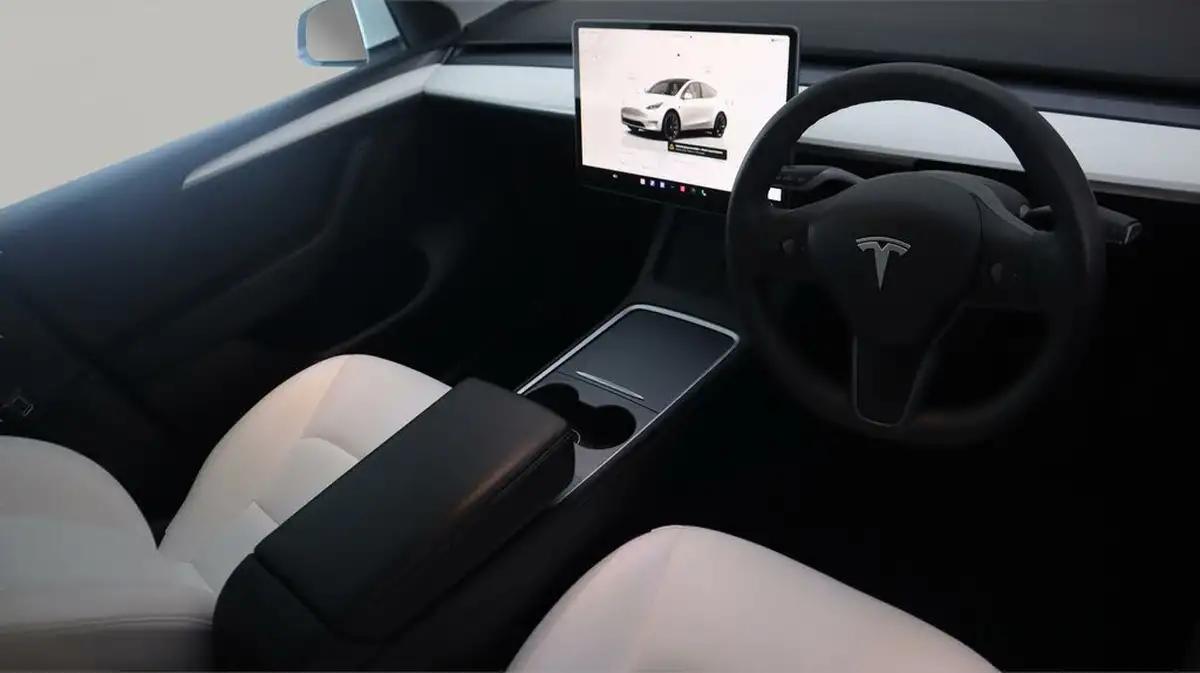 2022-tesla-model-y-e-long-range-big-9