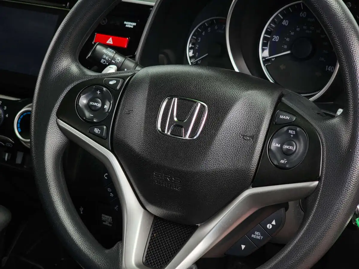 2016-honda-jazz-13-i-vtec-se-cvt-big-21
