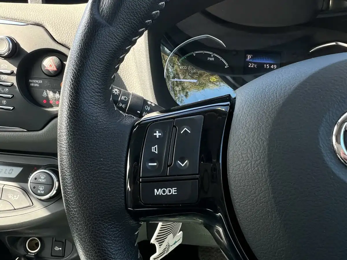 2018-toyota-yaris-15-vvt-i-icon-hybrid-big-45