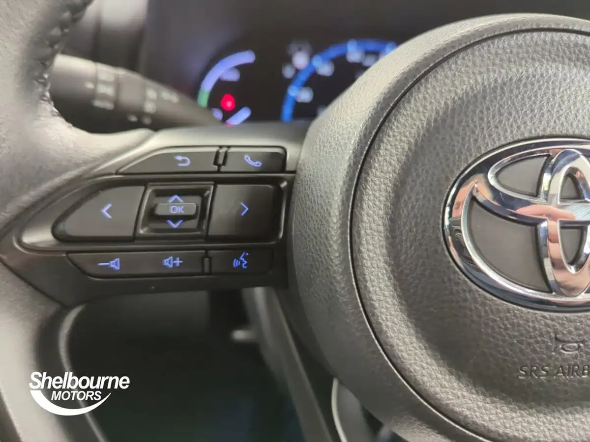 2022-toyota-yaris-15-vvt-i-design-panoramic-roof-big-14