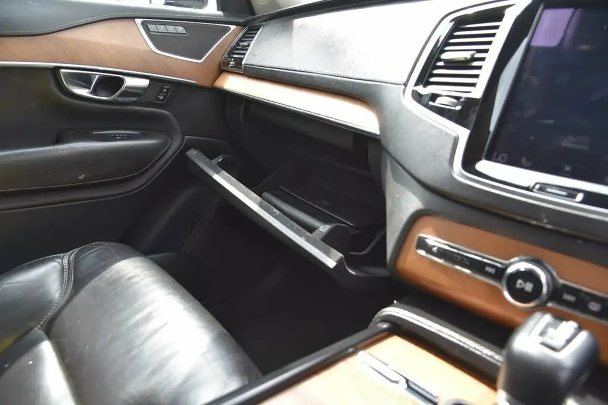 2016-volvo-xc90-20td-d5-inscription-big-51