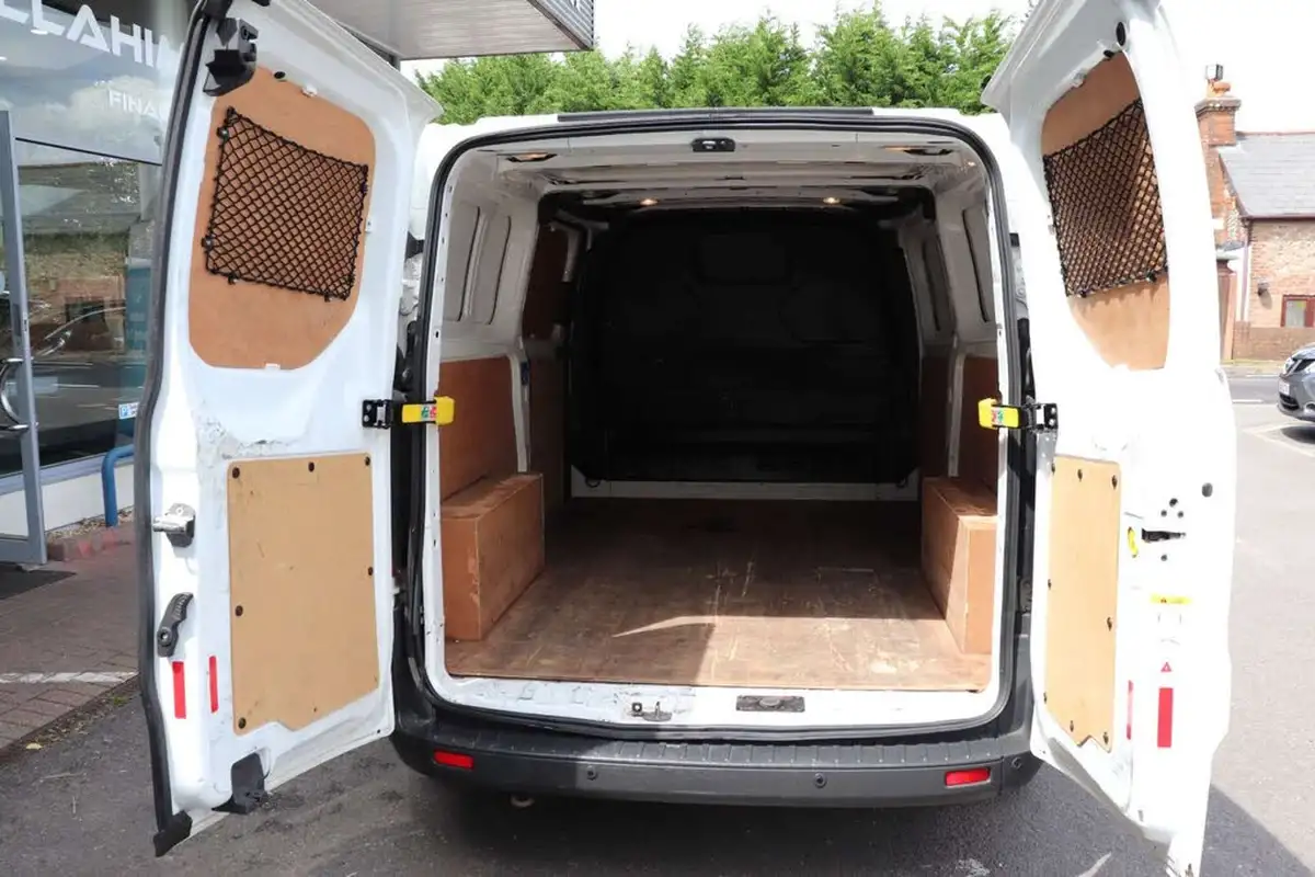2017-ford-transit-custom-20tdci-290-l2h1-105pseu6-panel-van-big-3