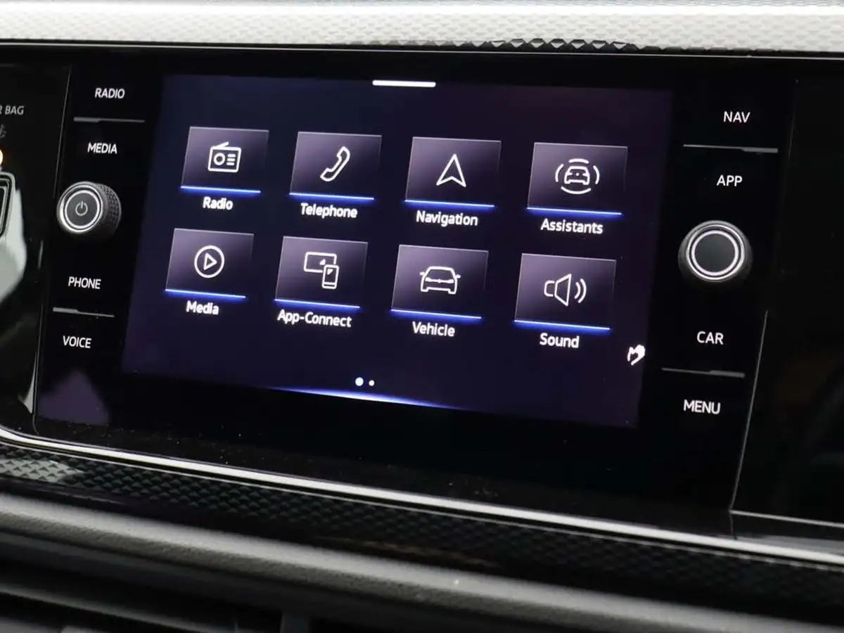 2022-volkswagen-polo-10-life-big-24