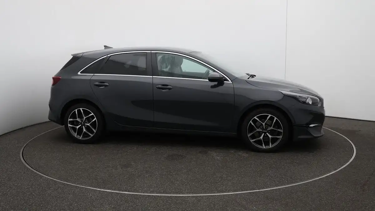 2022-kia-ceed-15-t-gdi-3-hatchback-big-48