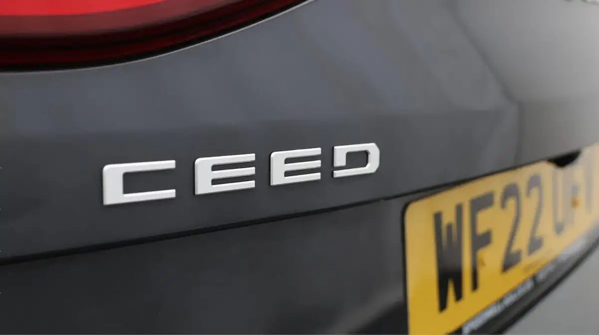2022-kia-ceed-15-t-gdi-3-hatchback-big-20