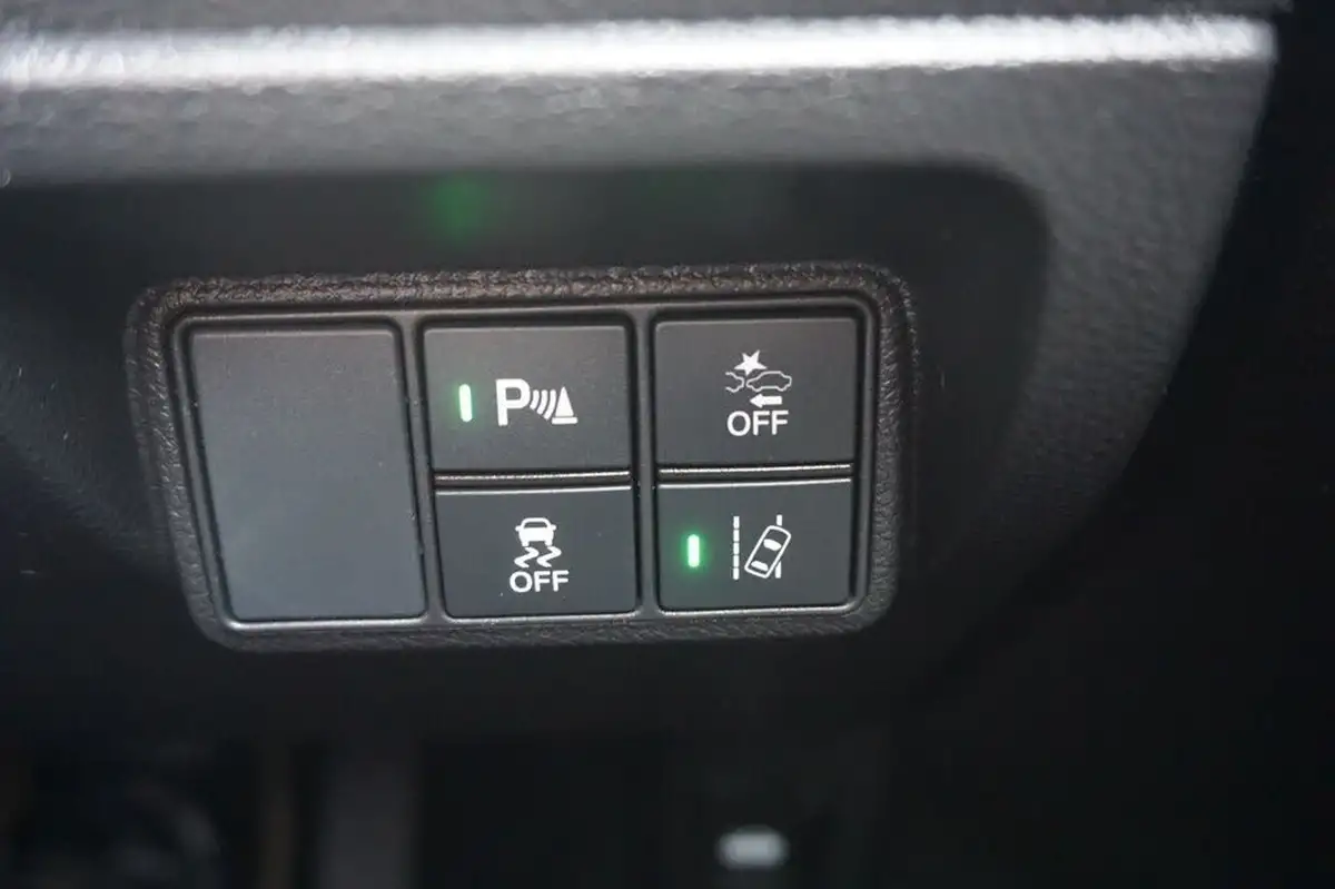 2021-honda-civic-10-vtec-turbo-se-hatchback-5d-big-14