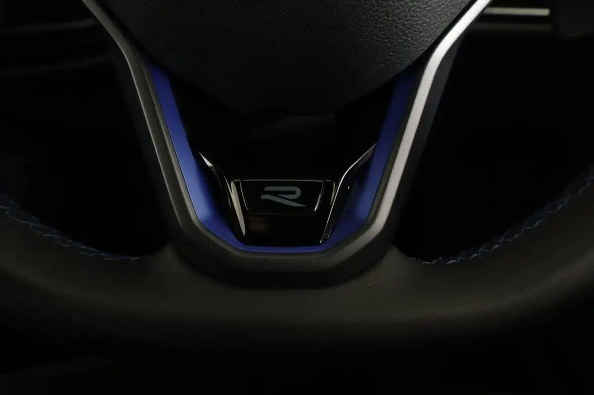 2022-volkswagen-golf-20-tsi-r-320ps-hatchback-big-51
