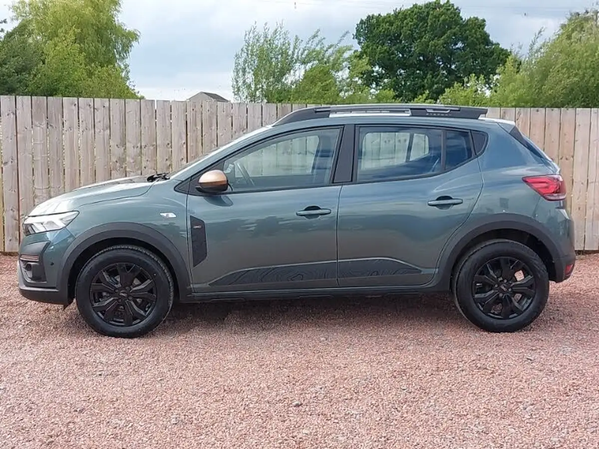 2024-dacia-sandero-stepway-10-tce-extreme-90bhp-big-3