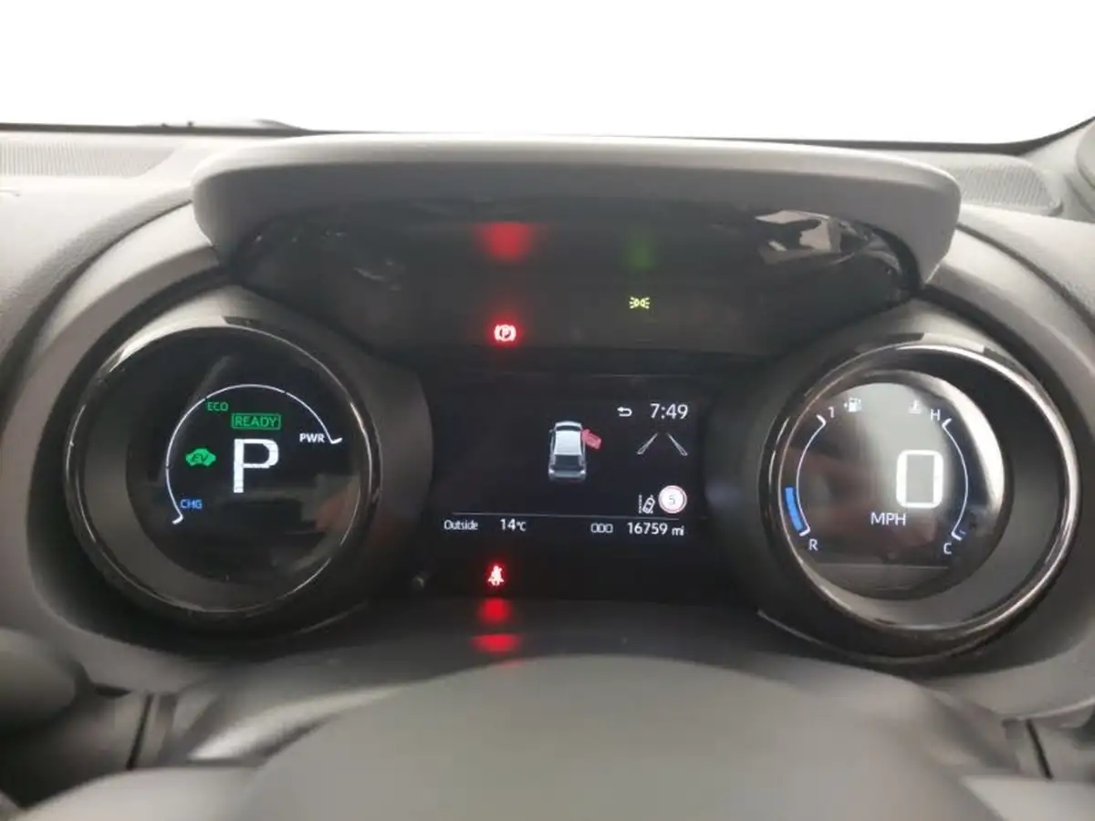 2022-toyota-yaris-15-vvt-i-dynamic-big-18