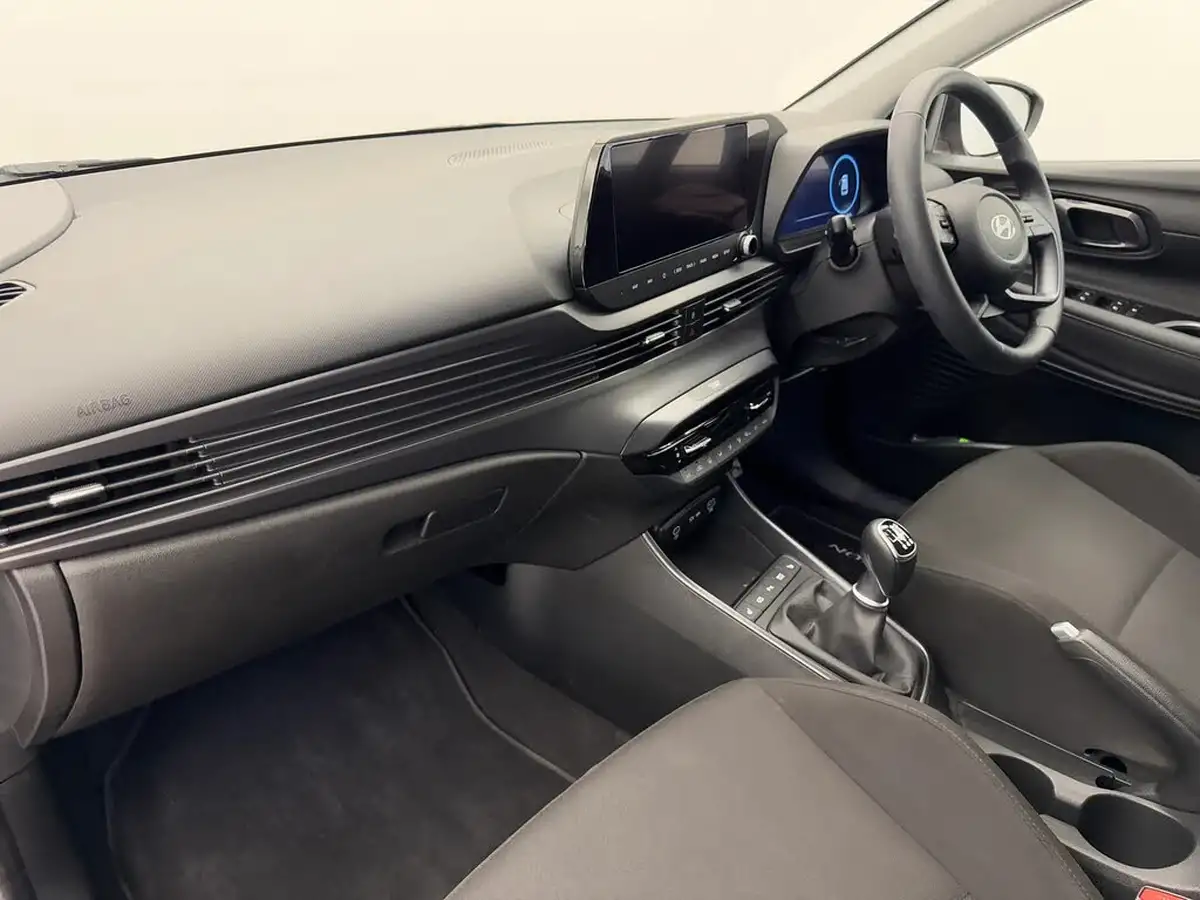 2024-hyundai-bayon-10-t-gdi-premium-100ps-two-tone-roof-big-13
