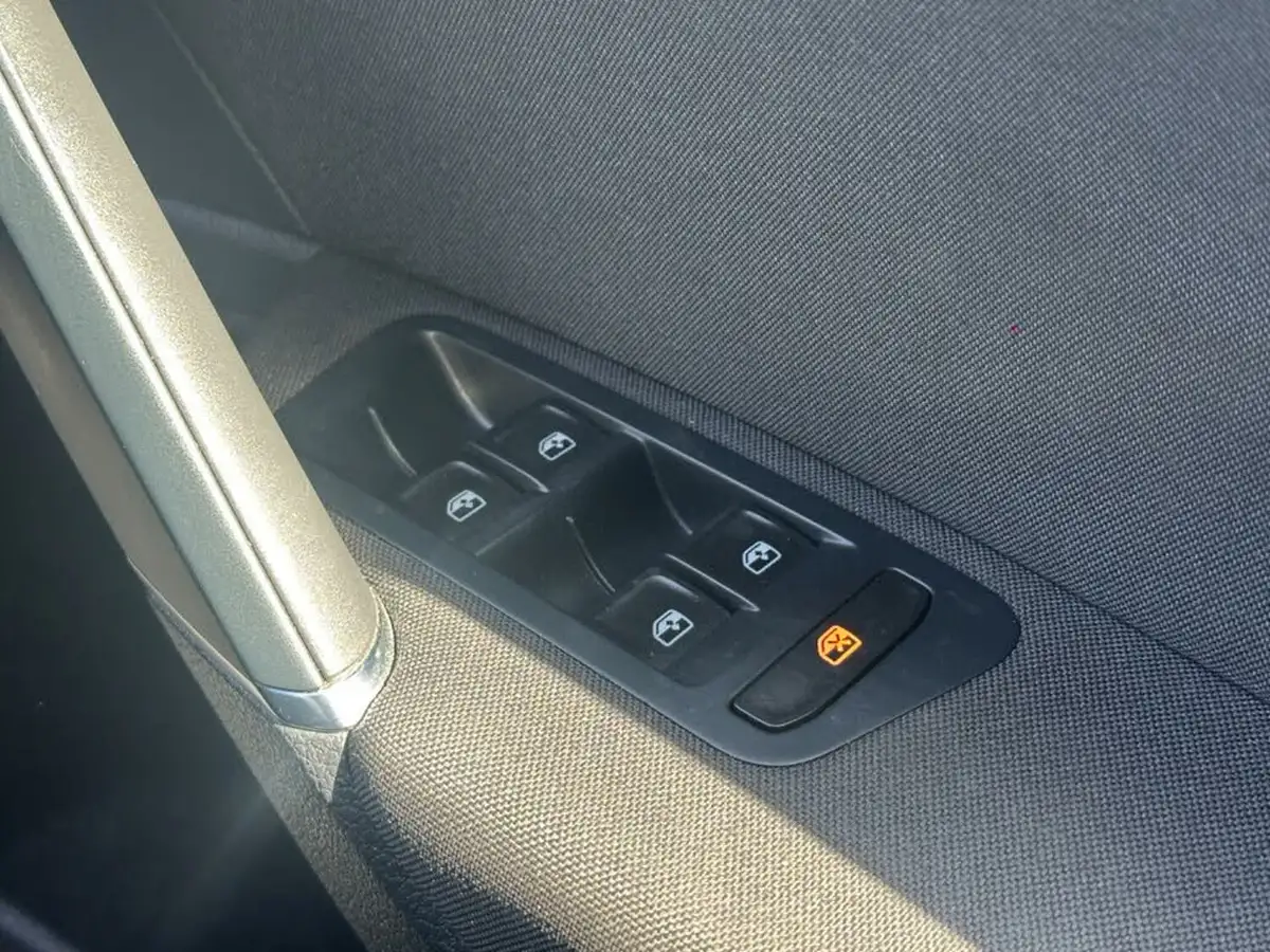 2019-volkswagen-golf-15-tsi-se-nav-130ps-ss-hatchback-5d-big-23
