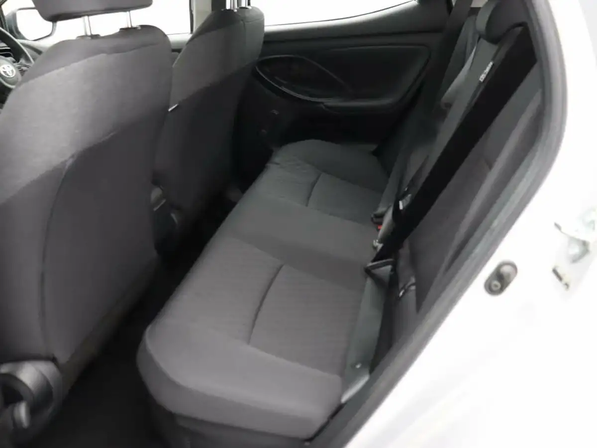 2021-toyota-yaris-15-vvt-i-icon-114bhp-hybrid-1490cc-e-cvt-big-14