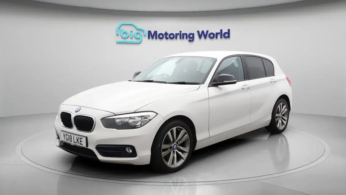 2018-bmw-1-series-15-118i-se-5d-big-3