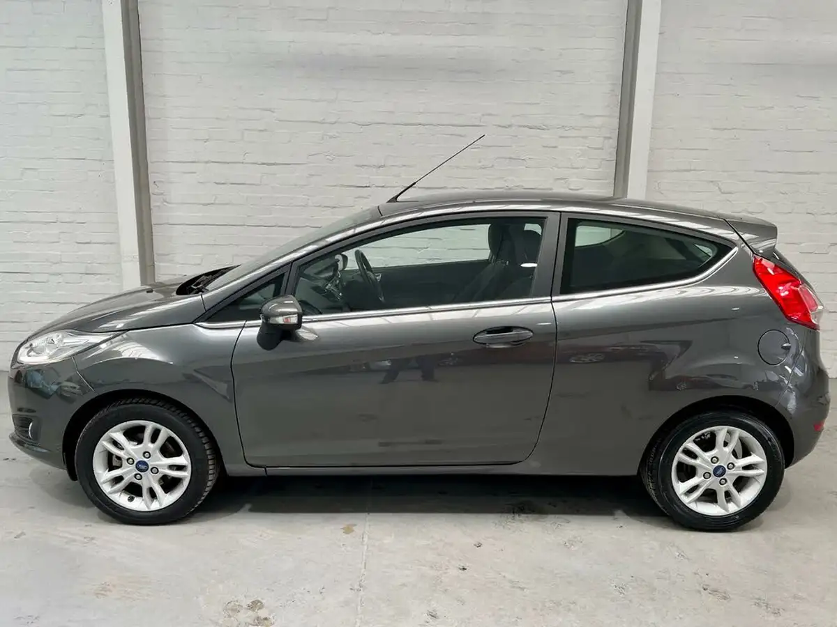 2015-ford-fiesta-125-zetec-3d-big-15