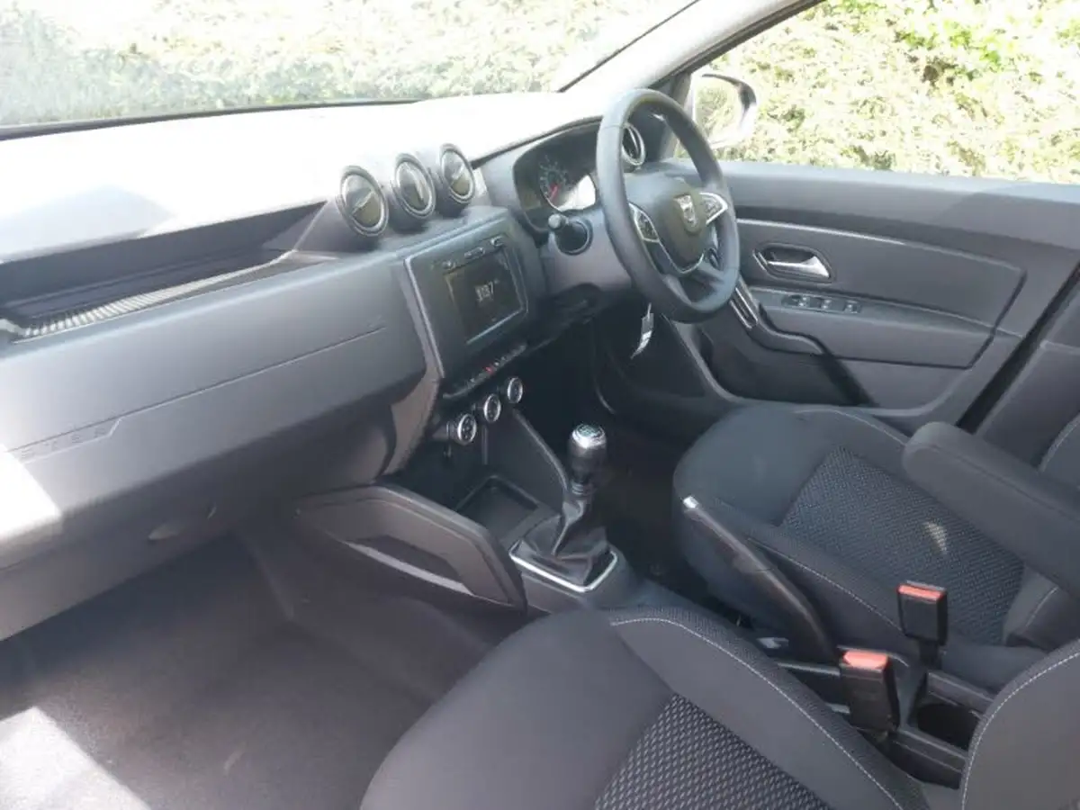 2021-dacia-duster-13-tce-comfort-130hpeu6d-4x2-window-van-1333cc-big-4