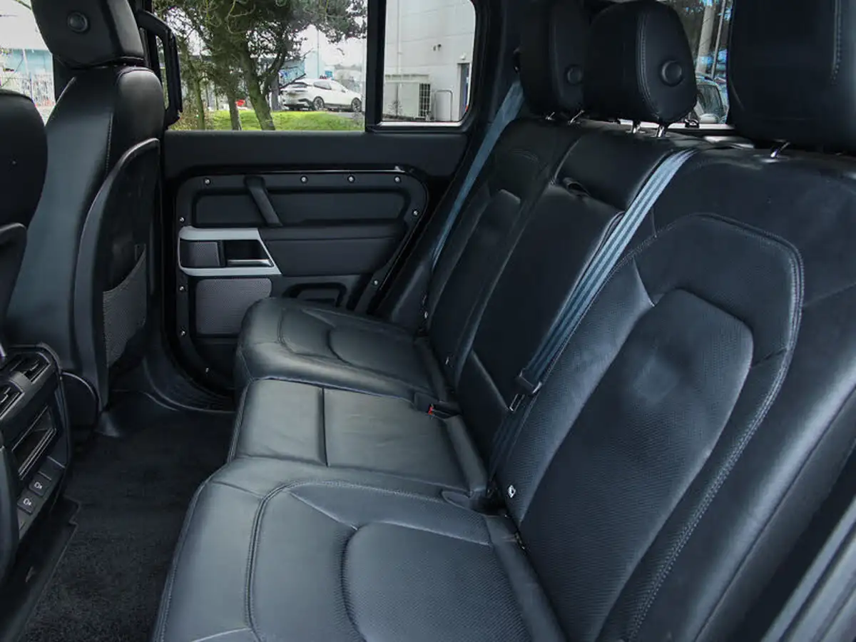 2024-land-rover-110-defender-30-d250-xs-edition-big-5