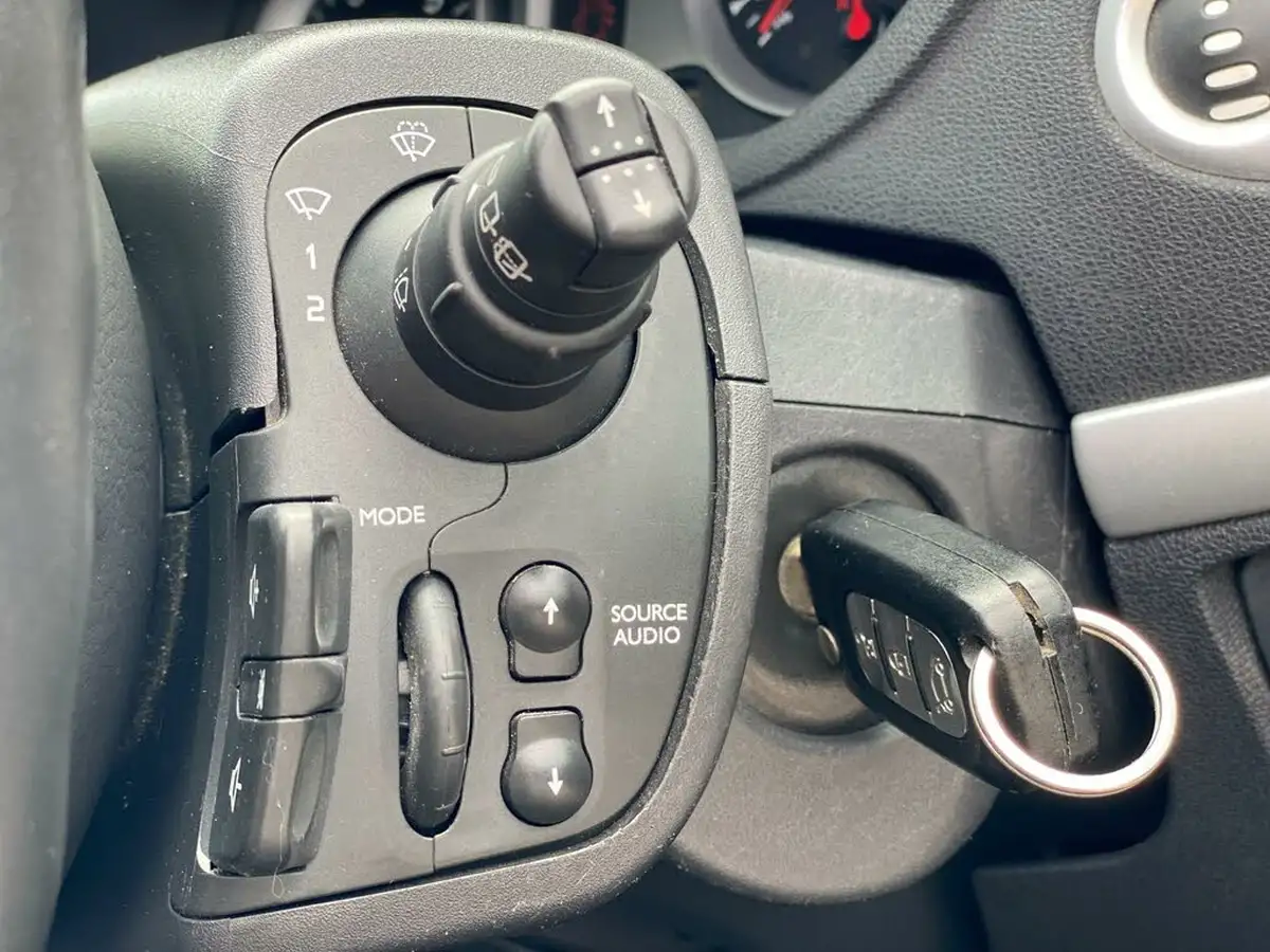 2010-renault-clio-12-dynamique-75bhp-sport-tourer-5d-big-41