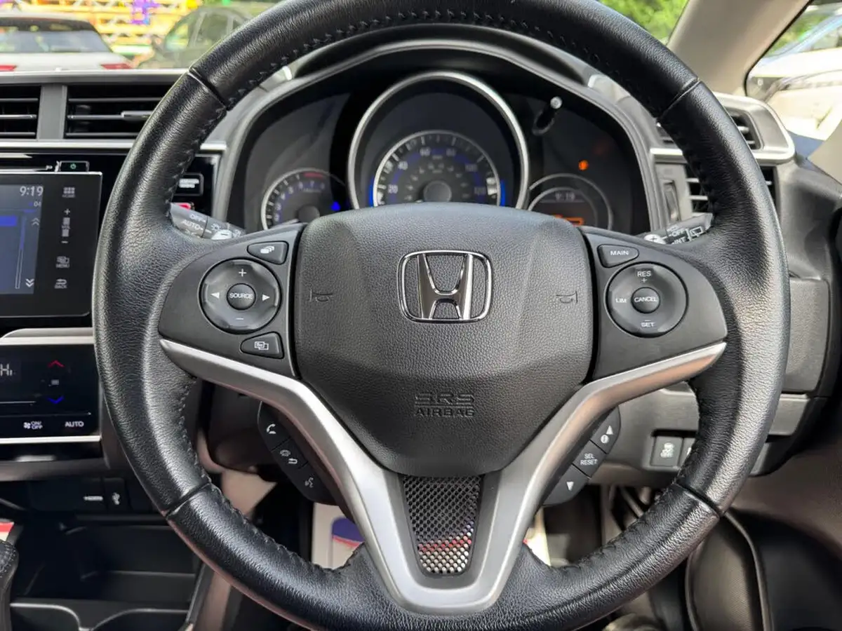 2016-honda-jazz-13-i-vtec-ex-cvt-big-21
