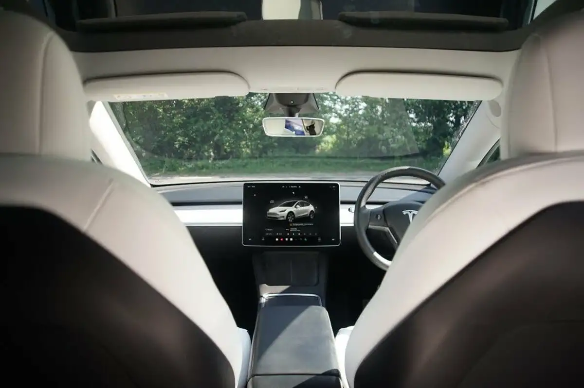 2022-tesla-model-y-e-long-range-big-2