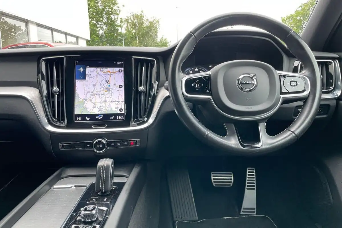 2021-volvo-v60-20-b3-r-design-160bhp-big-32