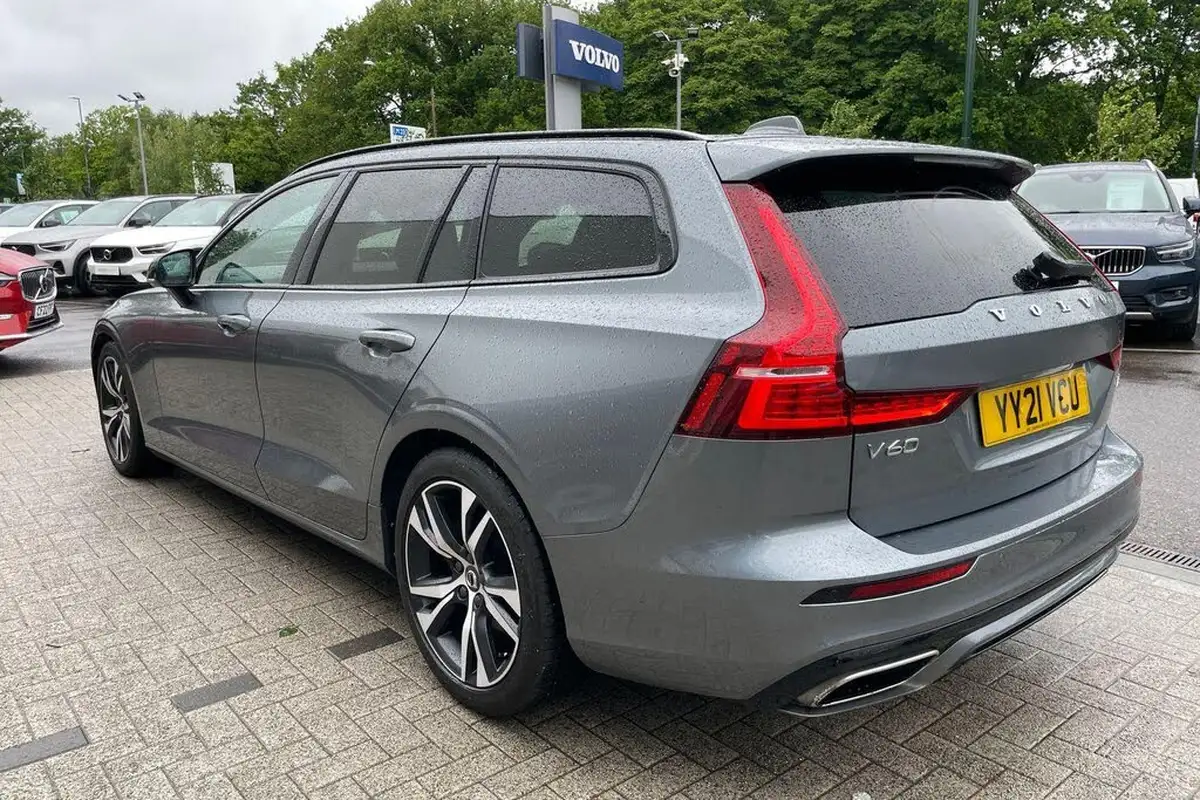 2021-volvo-v60-20-b3-r-design-160bhp-big-8