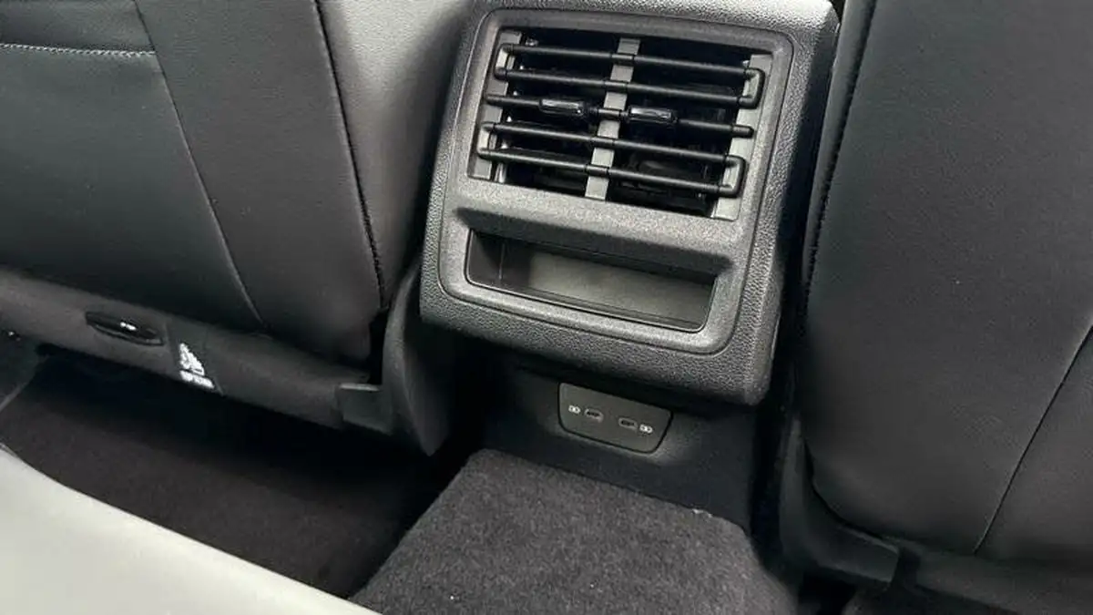 2025-volkswagen-golf-15-etsi-black-edition-big-33