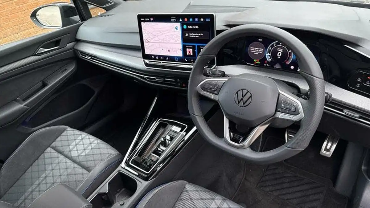 2025-volkswagen-golf-15-etsi-black-edition-big-5