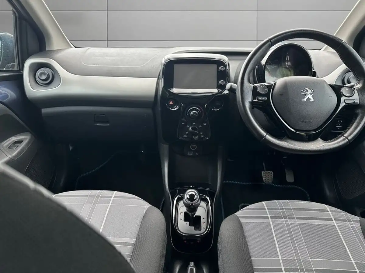 2017-peugeot-108-10-allure-hatchback-big-9