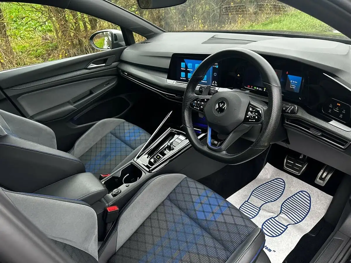 2022-volkswagen-golf-20-tsi-r-320ps-hatchback-big-5