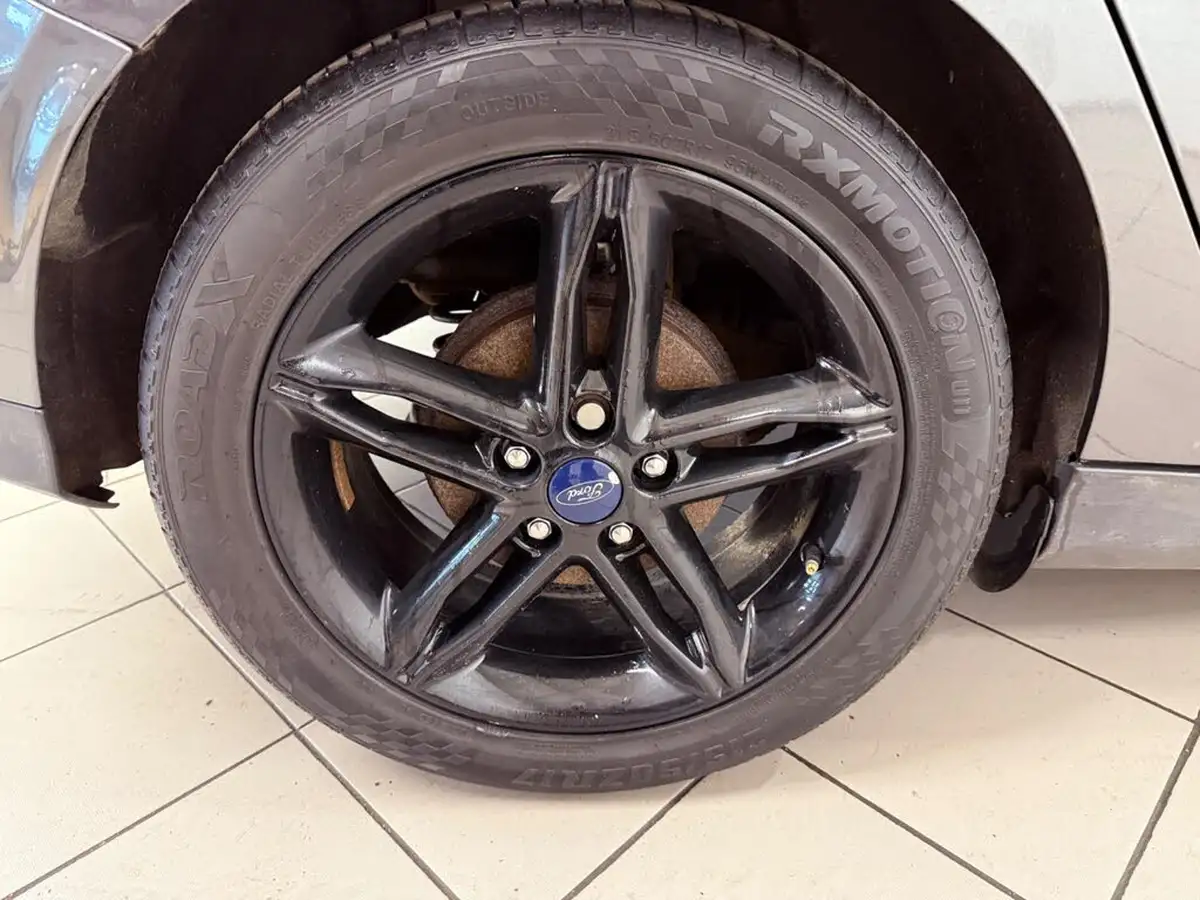 2015-ford-focus-15tdci-zetec-120ps-hatchback-big-21
