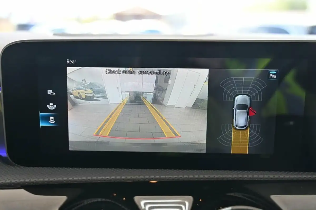2019-mercedes-benz-a-class-20-a220-amg-line-premium-hatchback-5d-4matic-big-25