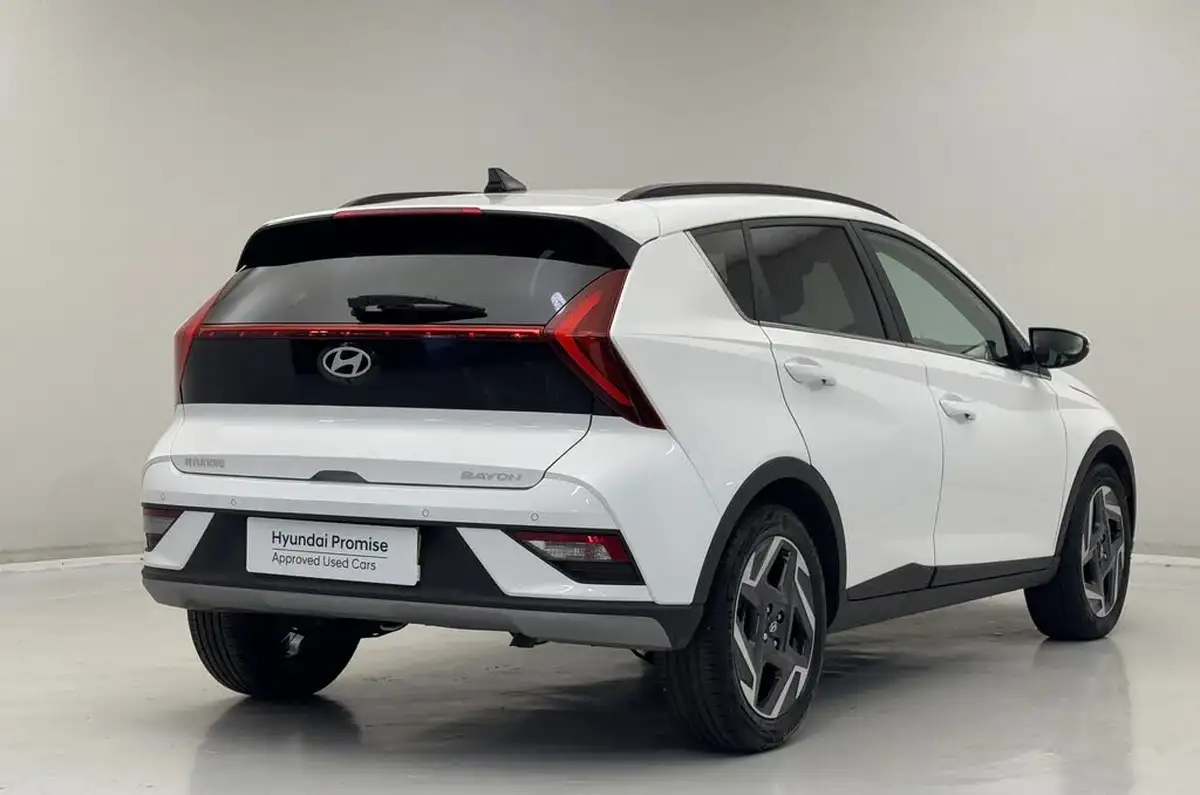 2024-hyundai-bayon-10-t-gdi-premium-100ps-two-tone-roof-big-9