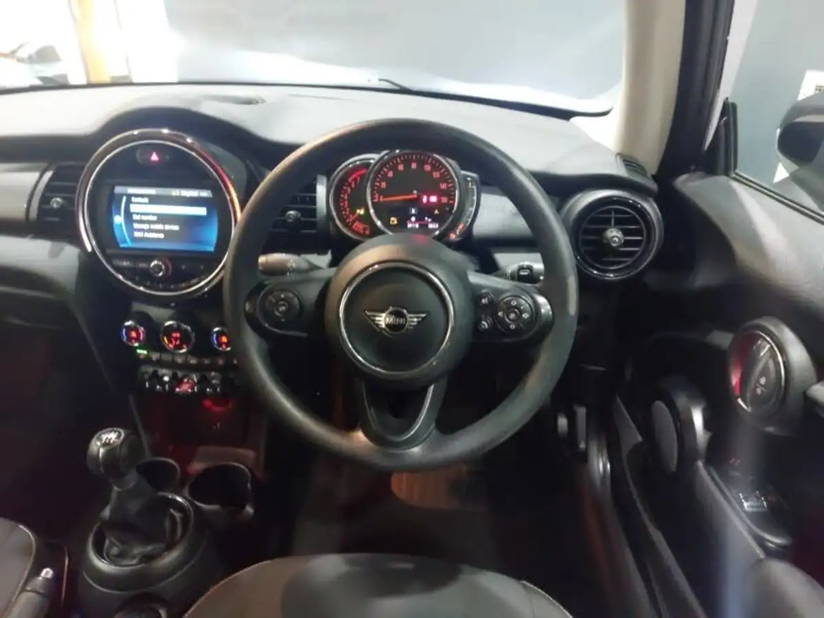 2019-mini-cooper-15-cooper-classic-hatchback-3d-big-6