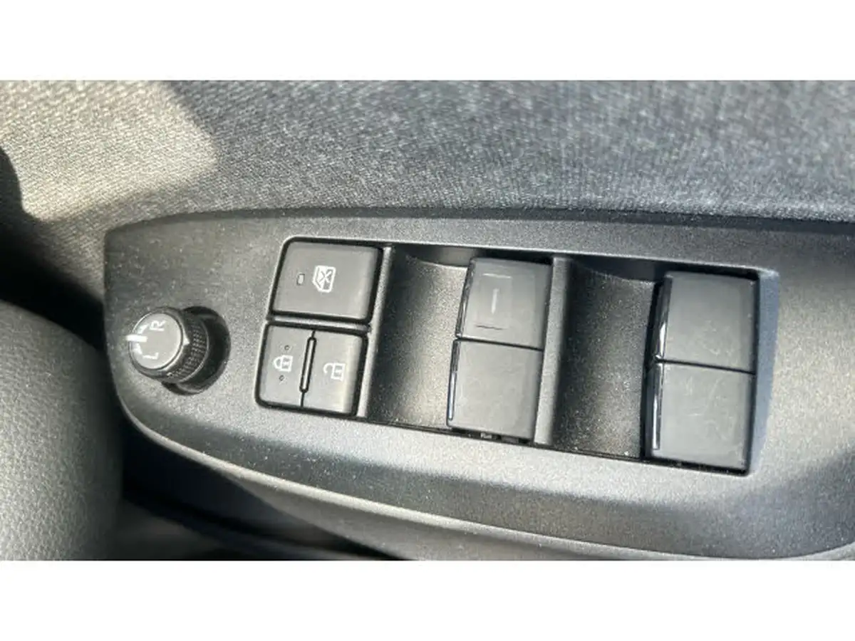 2022-toyota-yaris-15-vvt-i-design-panoramic-roof-big-34