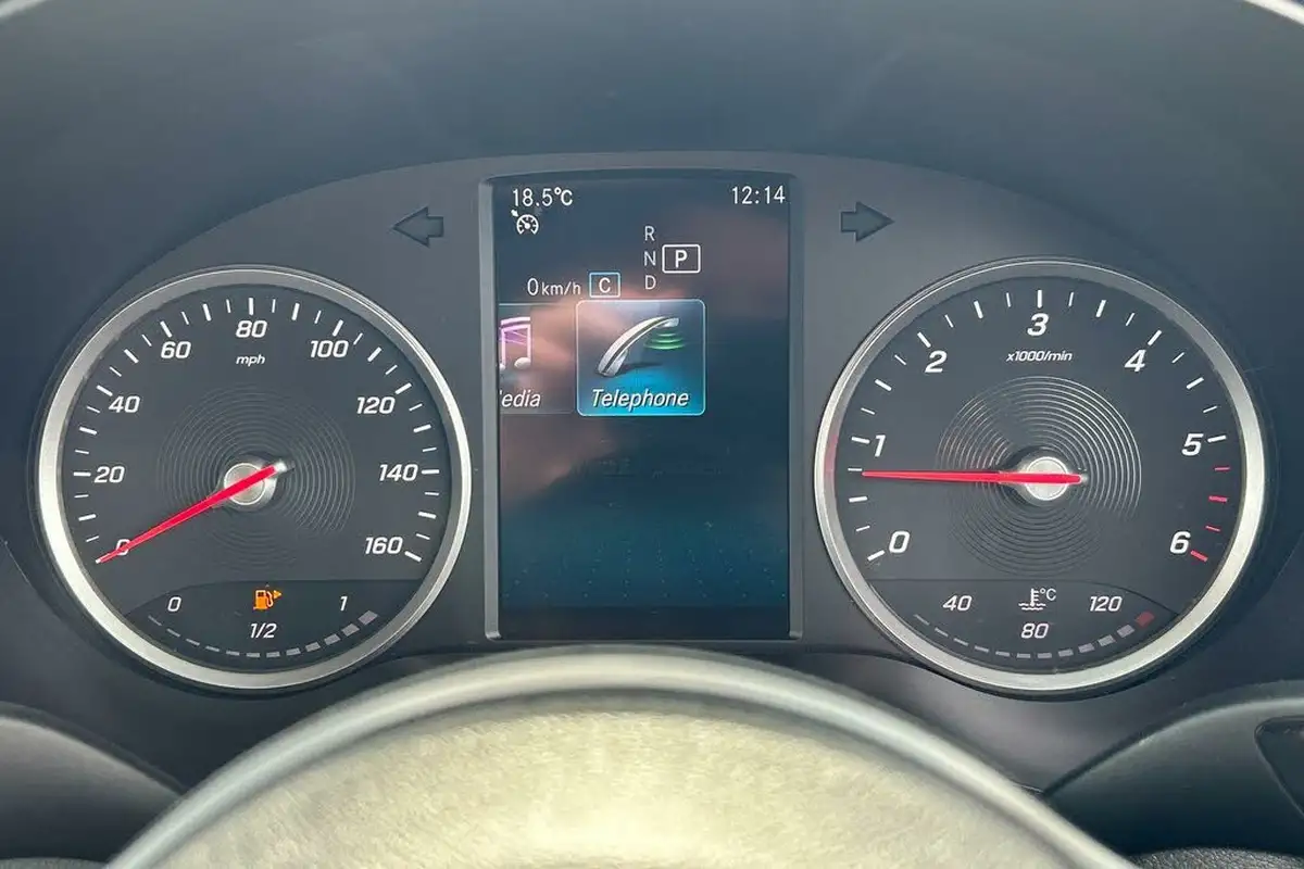 2019-mercedes-benz-c-class-20d-c220d-se-ss-saloon-4d-big-13