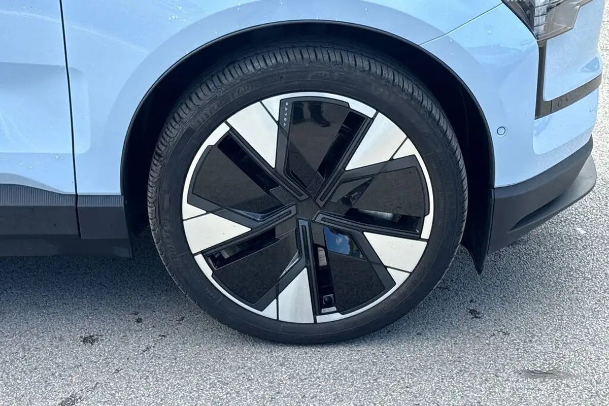2024-volvo-ex30-e-twin-ultra-big-4