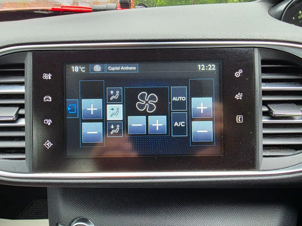 2014-peugeot-308-16hdi-active-big-30