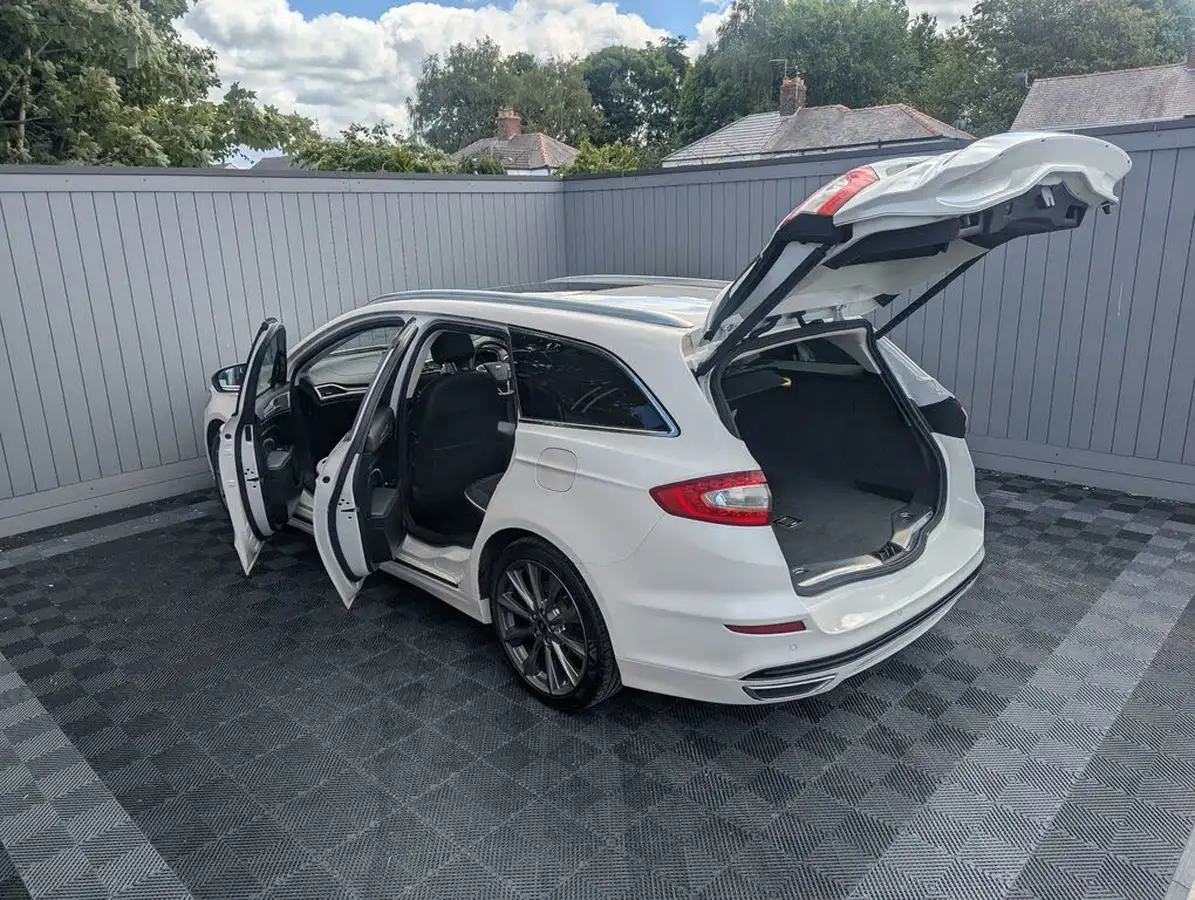 2017-ford-mondeo-20t-vignale-estate-5d-big-19