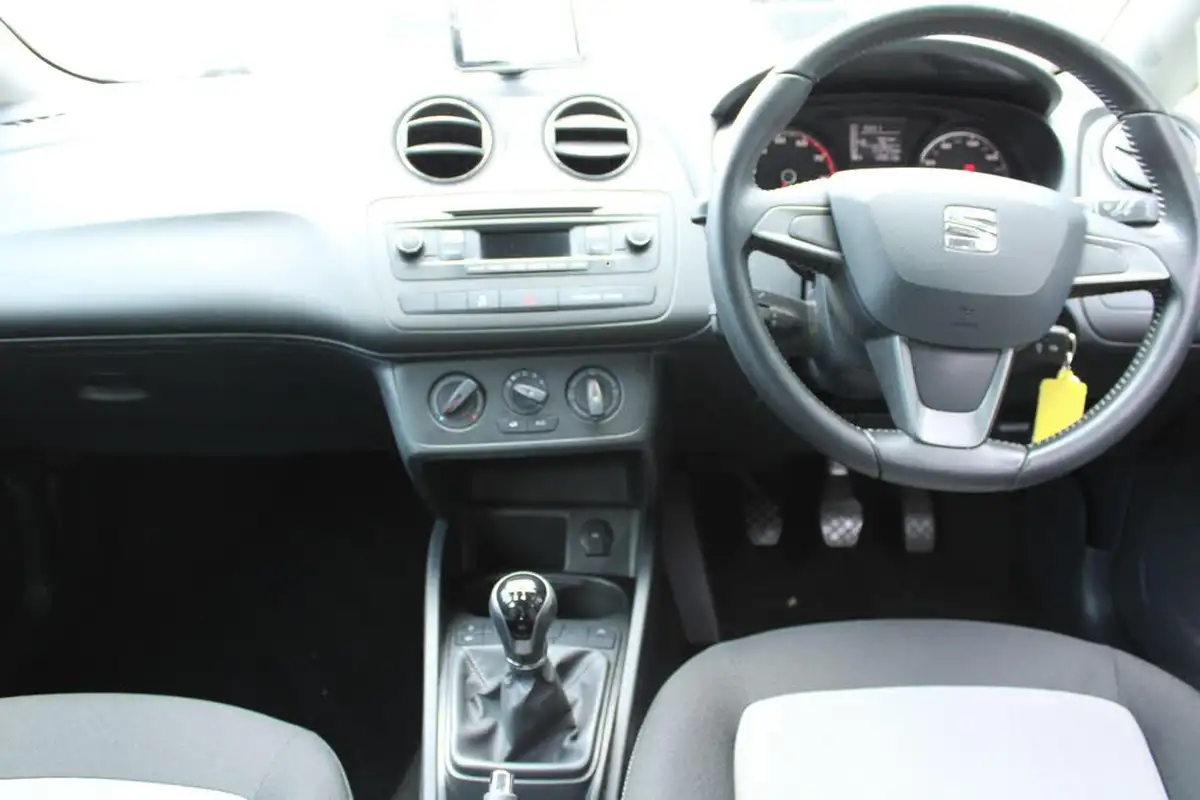 2015-seat-ibiza-14-toca-hatchback-5d-big-6